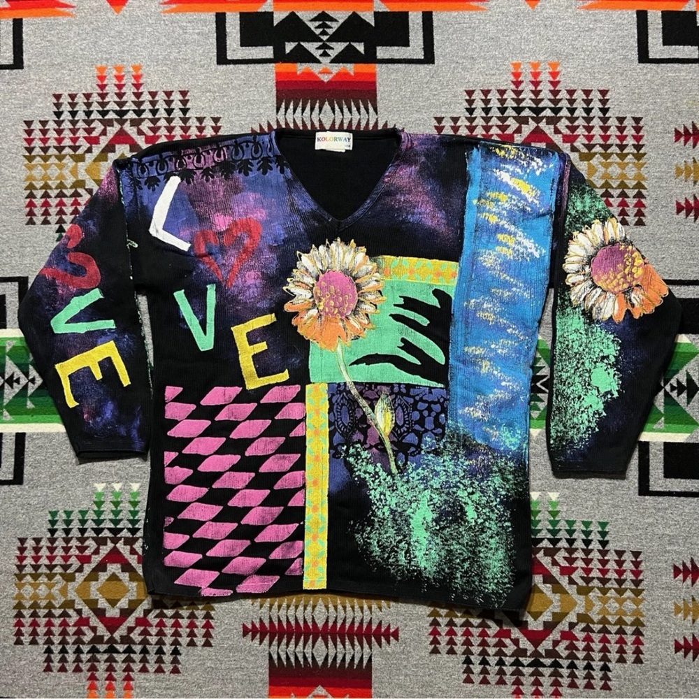 Kolorway Vintage Colorful Shirt with Graphic Design size medium